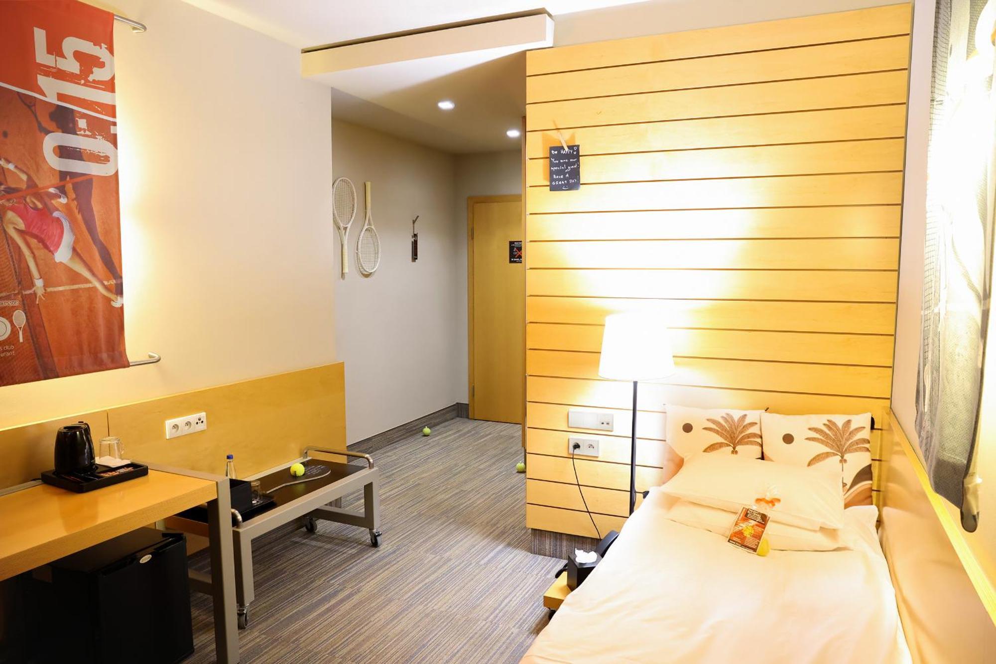 Hotel Restauracja Tenis Kortowo ポズナン エクステリア 写真