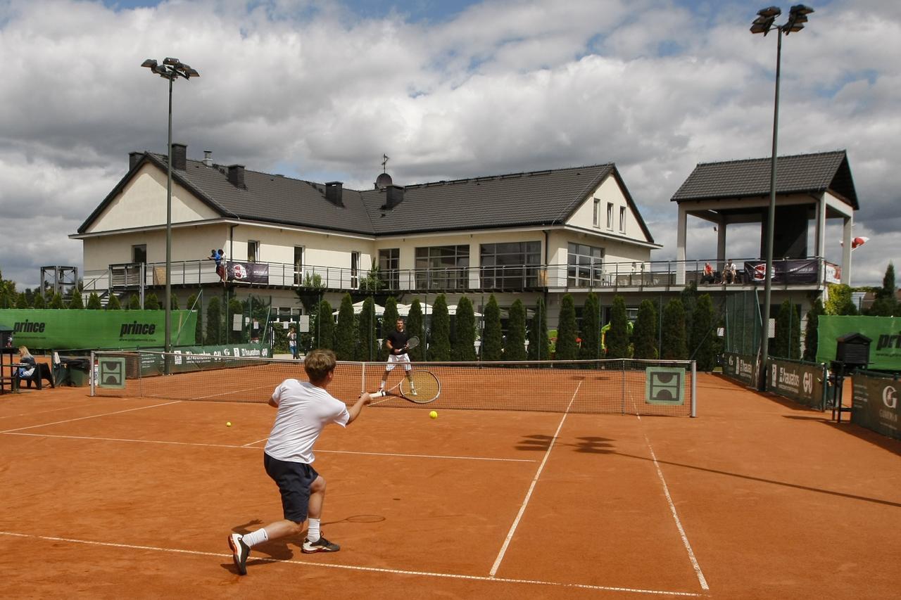 Hotel Restauracja Tenis Kortowo ポズナン エクステリア 写真