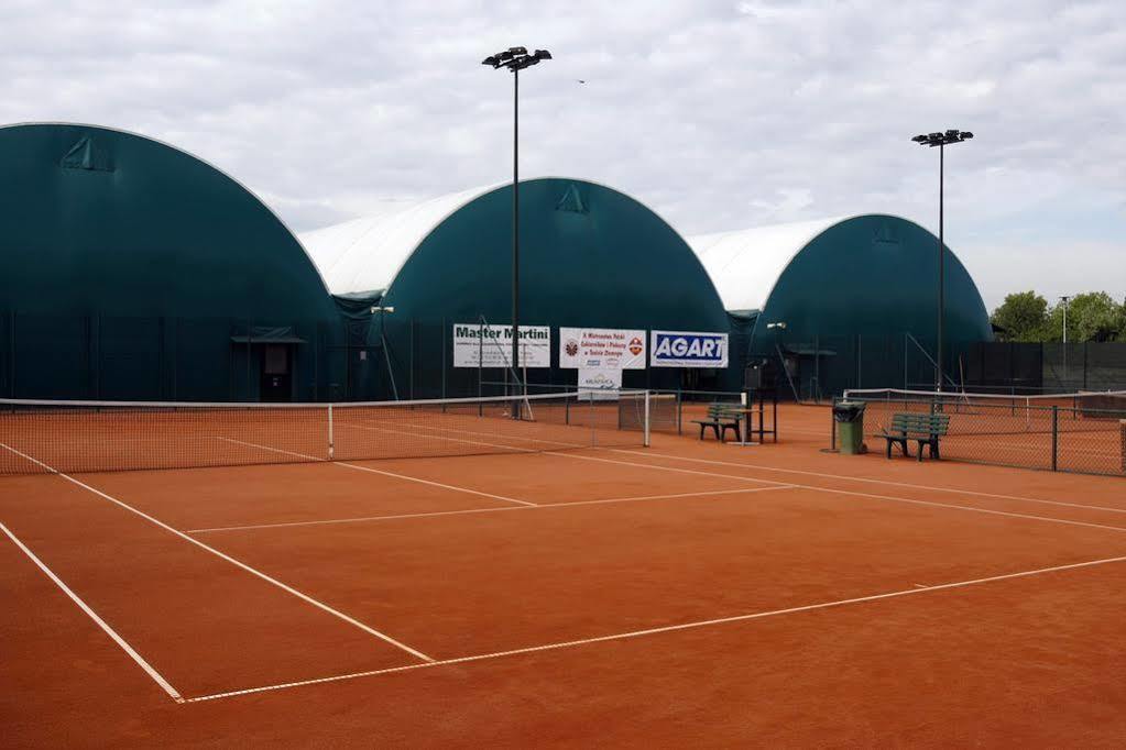 Hotel Restauracja Tenis Kortowo ポズナン エクステリア 写真