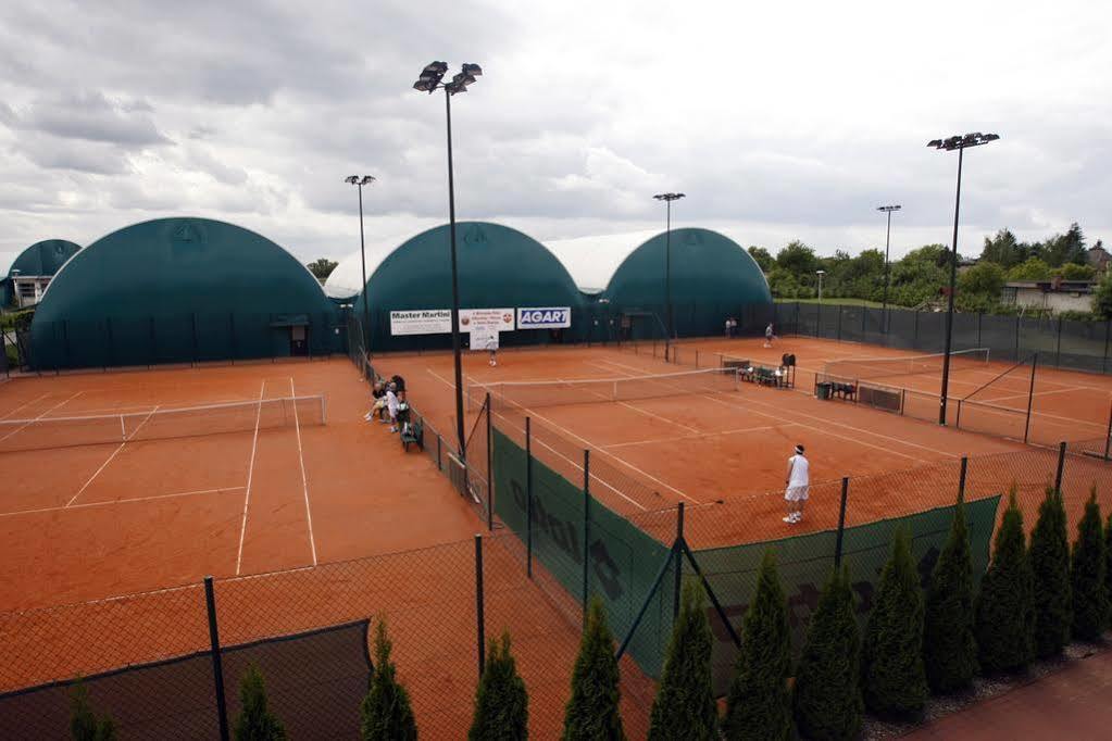 Hotel Restauracja Tenis Kortowo ポズナン エクステリア 写真