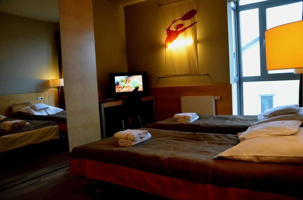 Hotel Restauracja Tenis Kortowo ポズナン エクステリア 写真