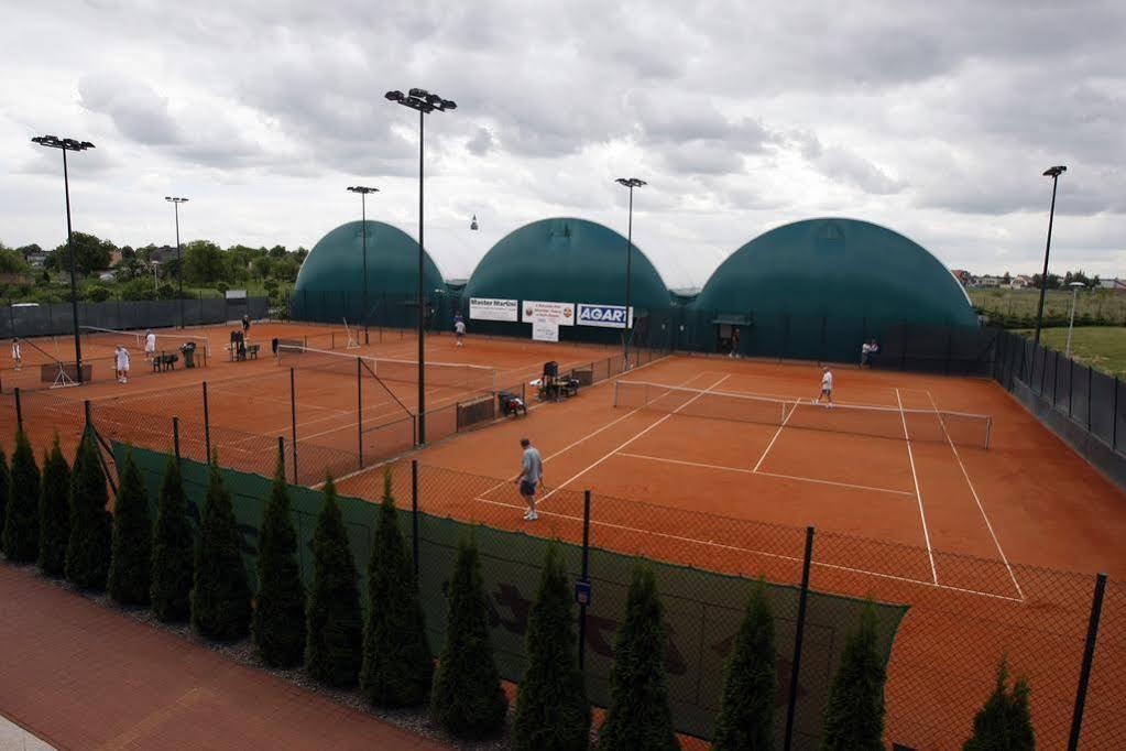 Hotel Restauracja Tenis Kortowo ポズナン エクステリア 写真