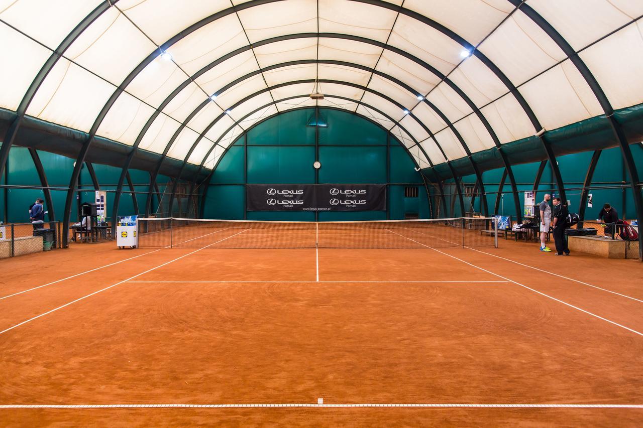 Hotel Restauracja Tenis Kortowo ポズナン エクステリア 写真